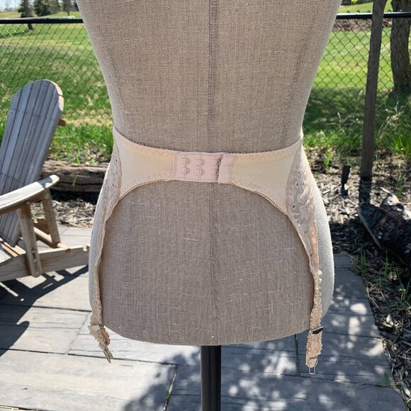 Vintage Garter Belt Suspenders Claws Beige Sheer Embroidered Lace - Picture 2 of 12